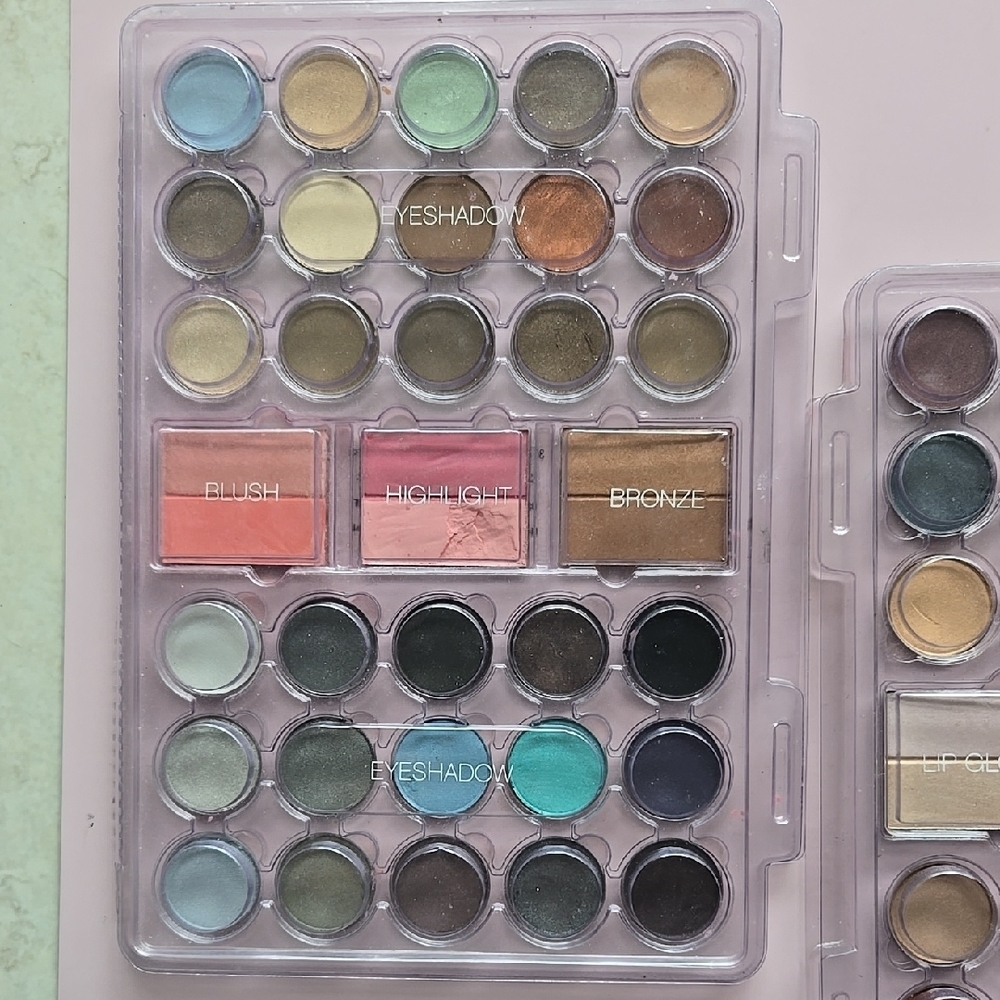 "The Color Workshop" brand Makeup palette. Very large variety of Shades! - Picture 5 of 10